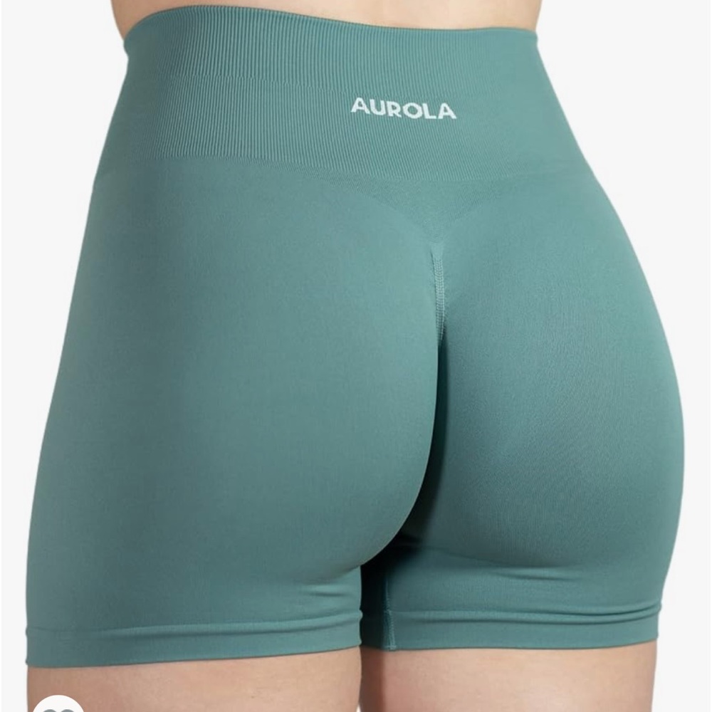 Aurola Shorts